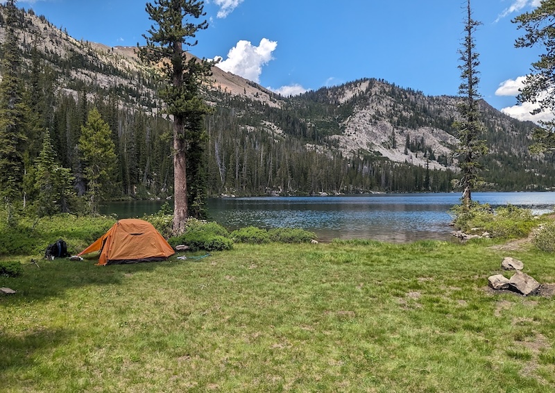 mountain-lake-camping